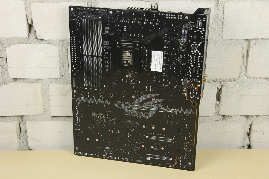 https://www.rooieduvel.nl/reviews/Asus/Z590E-Gaming/Pics/IMG_1058.JPG