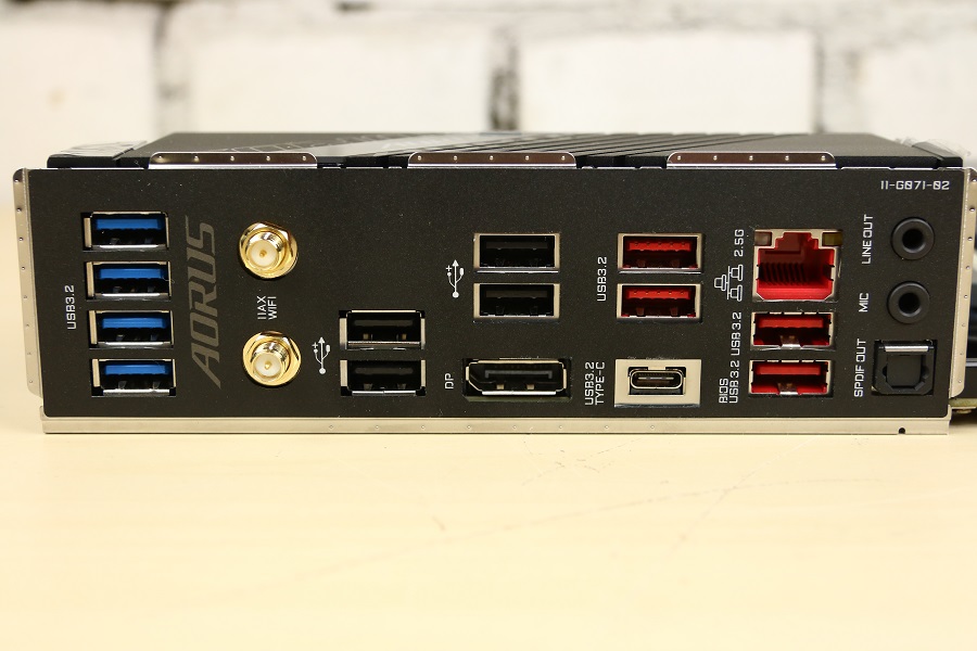 https://www.rooieduvel.nl/reviews/Gigabyte/Z690_Aorus_Pro/Pics/IMG_4085.JPG