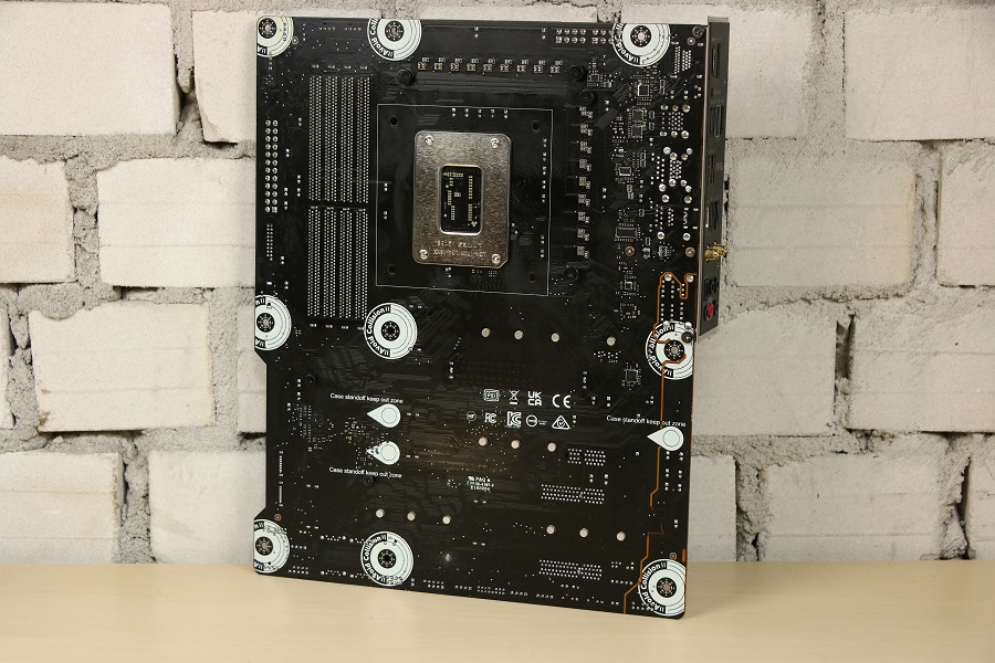 https://www.rooieduvel.nl/reviews/Msi/Z690-MAG-Toma4/Pics/IMG_4420.JPG