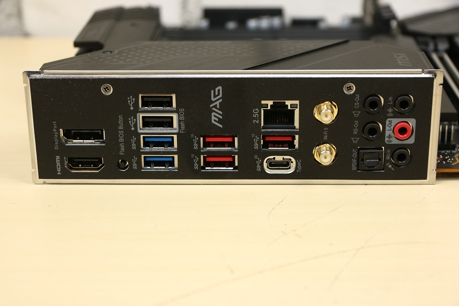 https://www.rooieduvel.nl/reviews/Msi/Z690-MAG-Toma4/Pics/IMG_4426.JPG